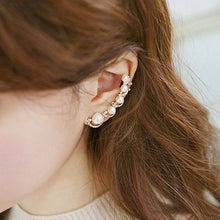 Load image into Gallery viewer, Pearls &amp; Gold - Ear Cuff Earing